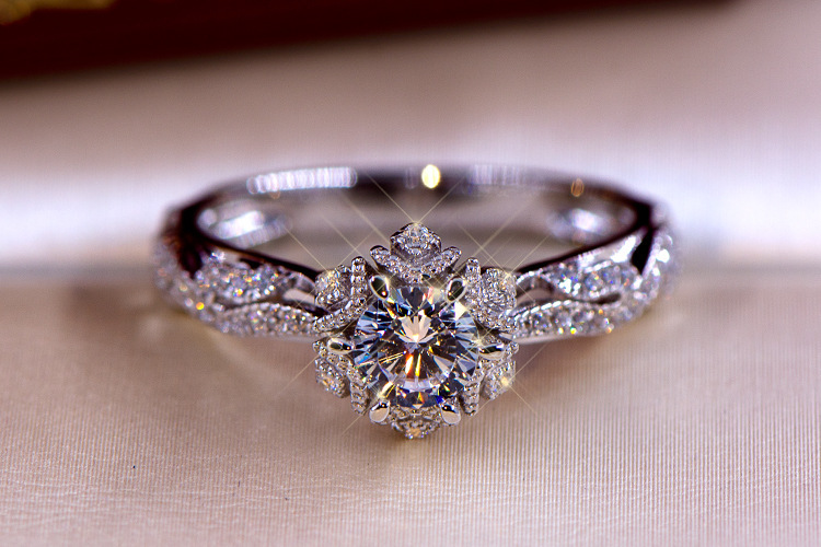 Hollow Flower Star S925 Sterli - Moissanite Engagement Ring 1 Carat recension och pris