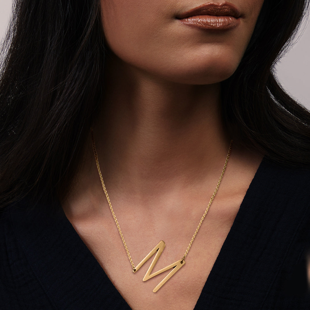 Statement Initial Necklace Per - Initial Letter Necklace 18K Gold recension och pris