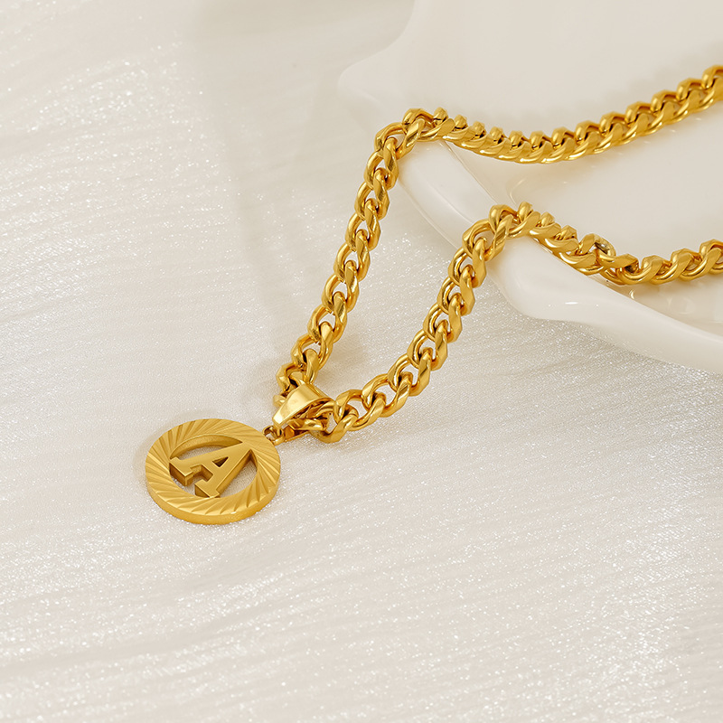 Stainless Steel 5MM Cuban Chai - Initial Letter Necklace 18K Gold recension och pris