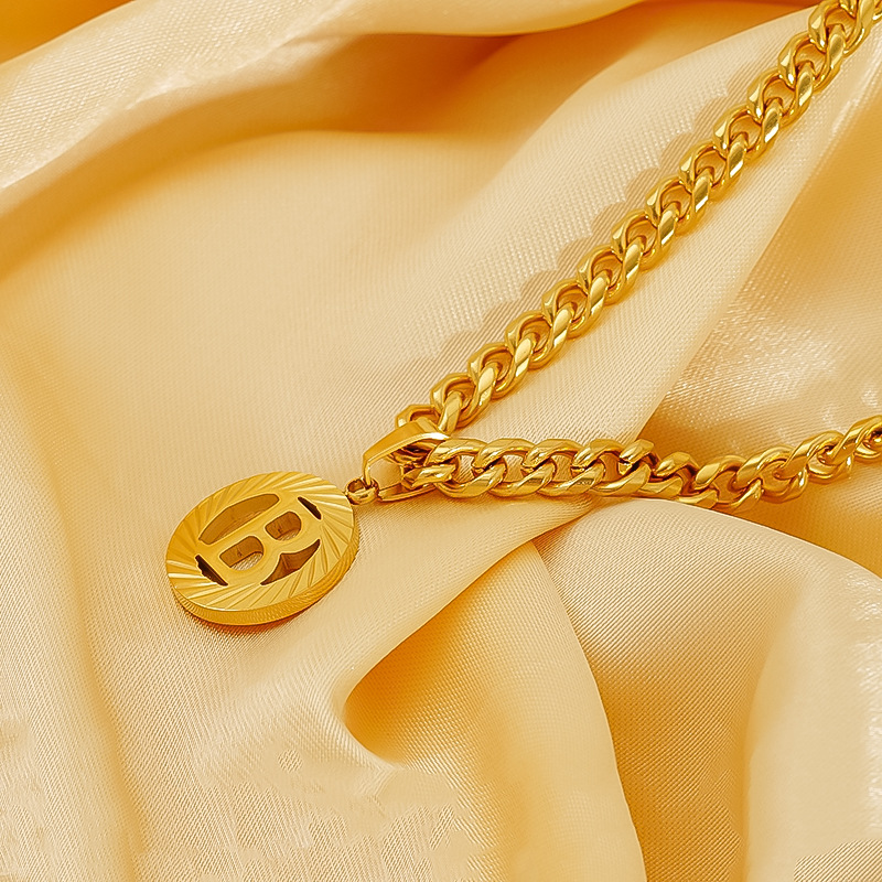 Stainless Steel 5MM Cuban Chai - Initial Letter Necklace 18K Gold recension och pris